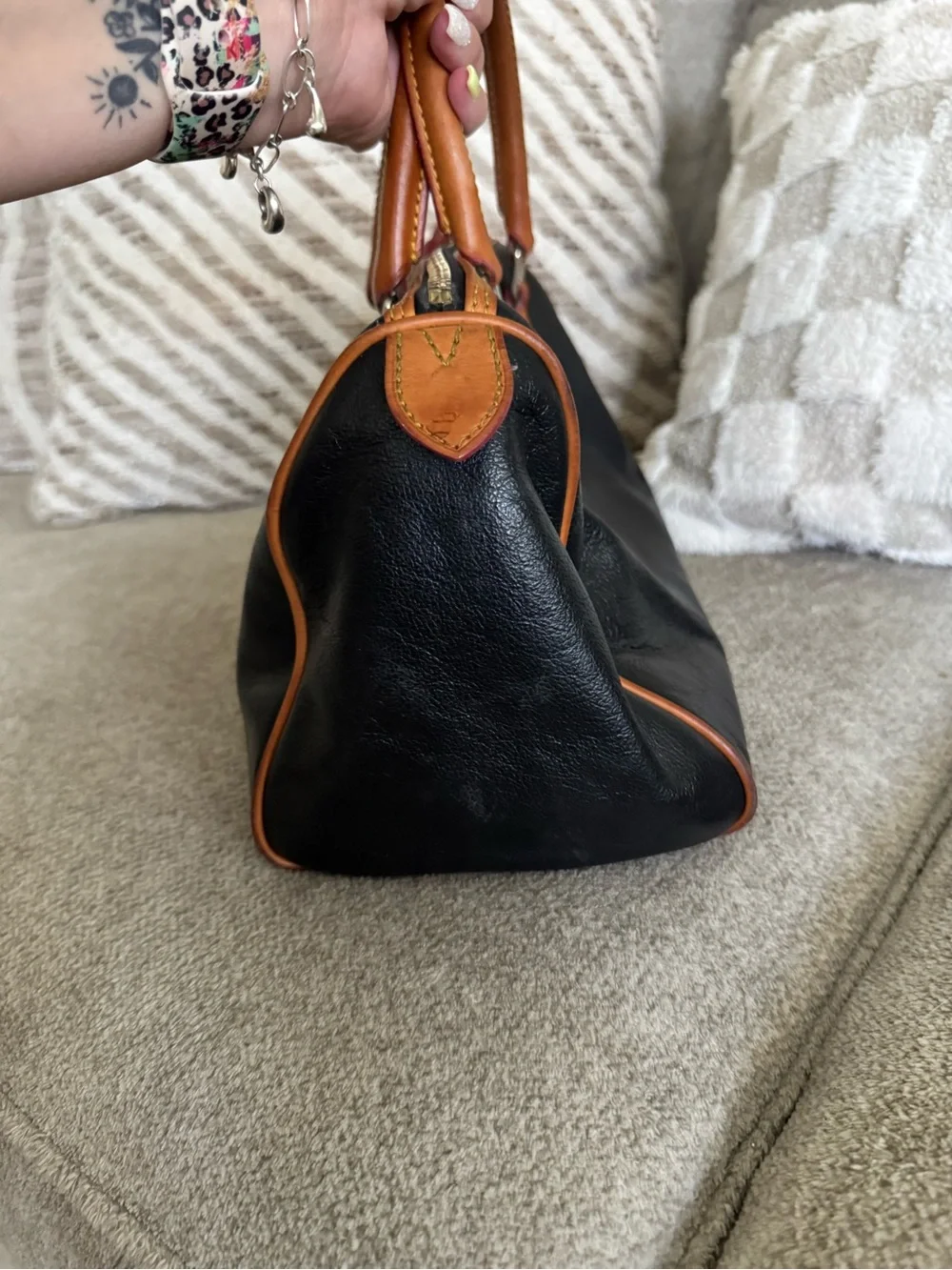 Dooney & Bourke classic dooney